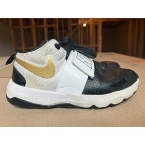 Nike Team Hustle D 8 youth basketball shoes black gold 6Y
